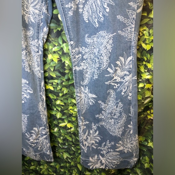 Floral Patterned Blue Jeans size 16 - Picture 15 of 16